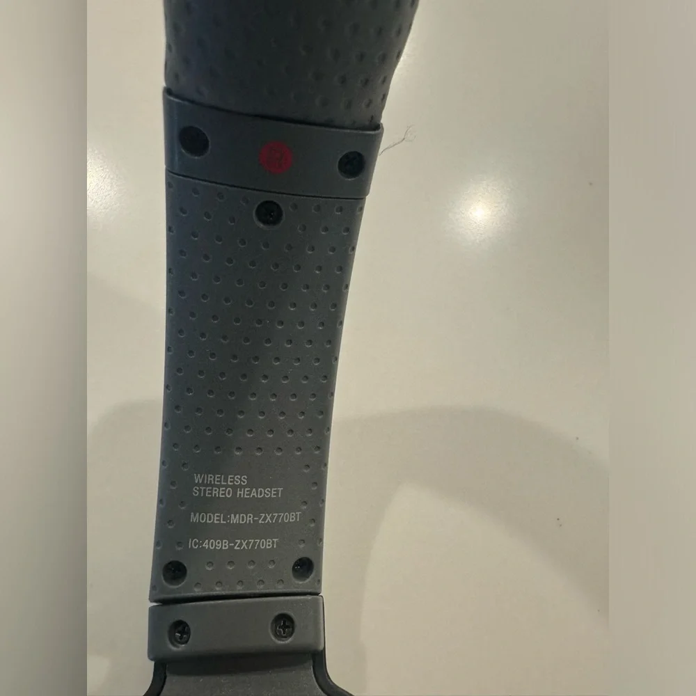 Sony Wireless Headphones - Picture 3 of 5